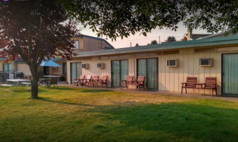 Hospitality Inn Камлупс Екстериор снимка