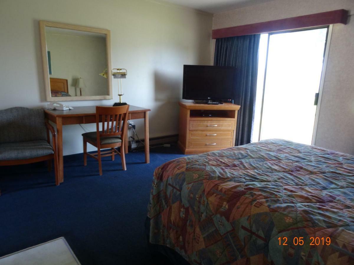 Hospitality Inn Камлупс Екстериор снимка